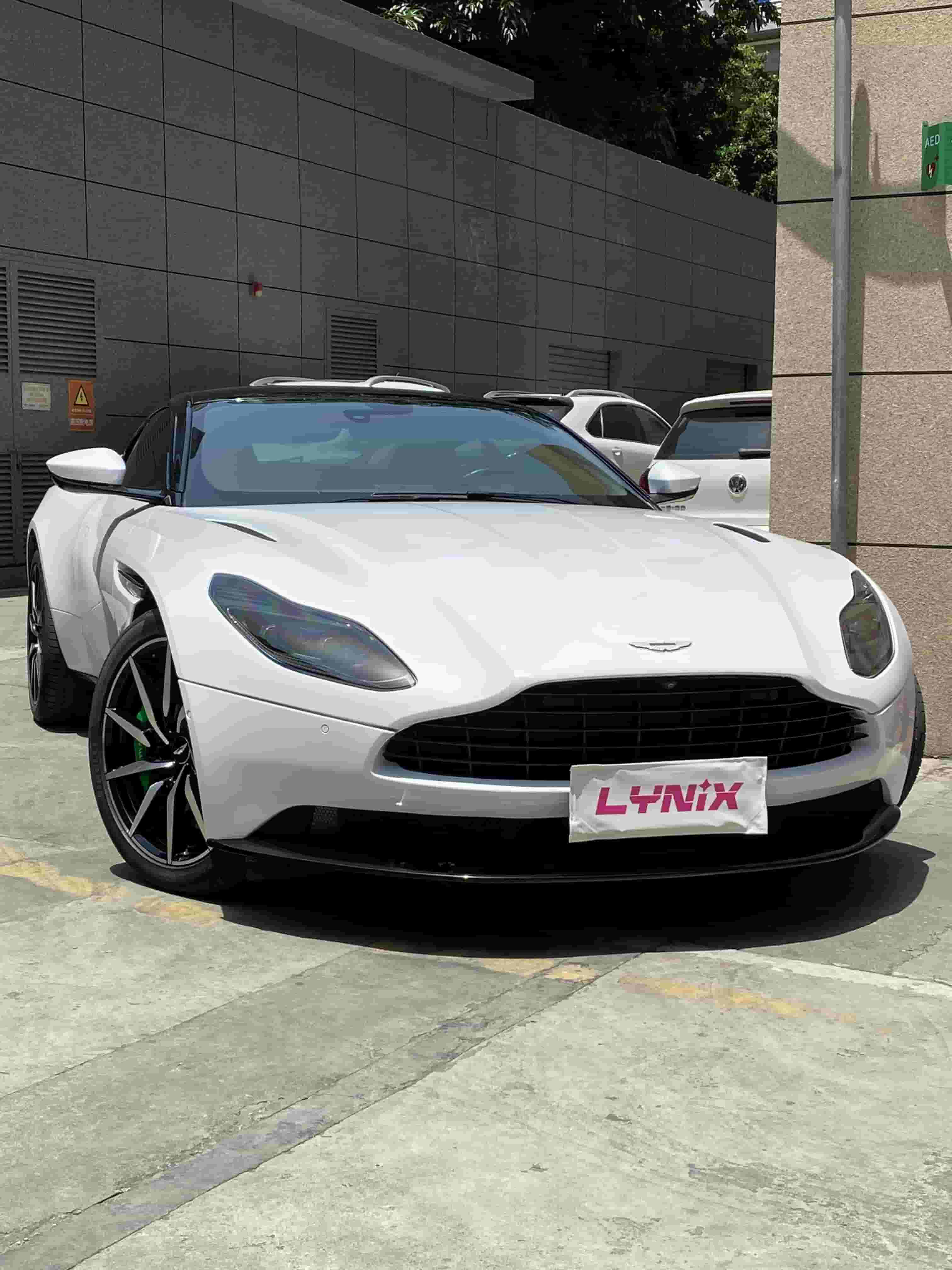 阿斯顿马丁|PET钢琴白|改色膜